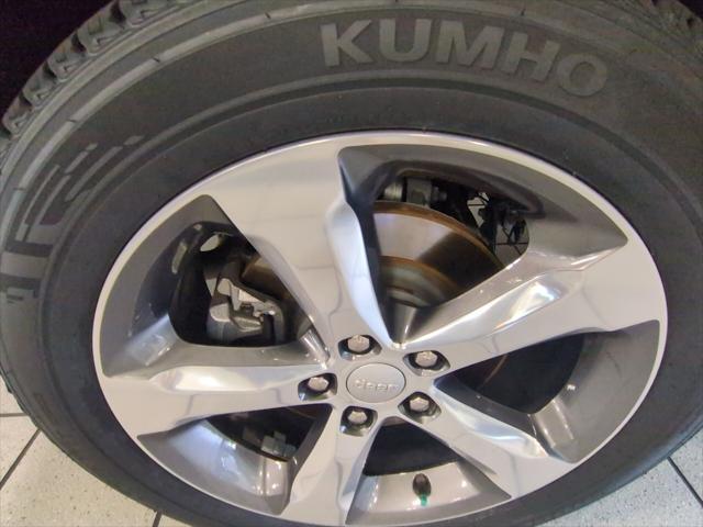 Photo of 2021 Bright White Clearcoat Jeep Grand Cherokee L