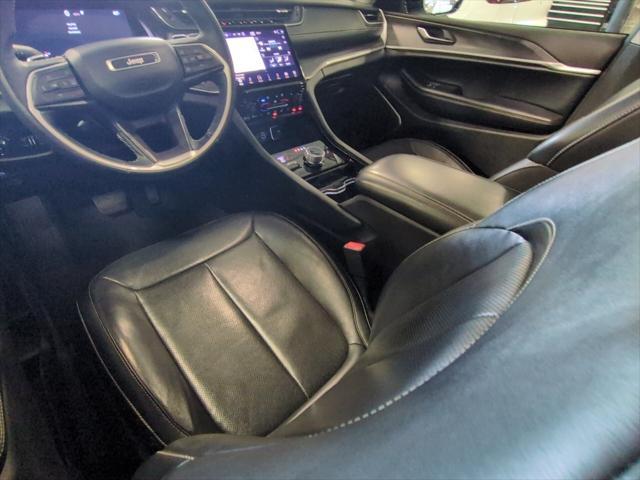 Photo of 2021 Bright White Clearcoat Jeep Grand Cherokee L