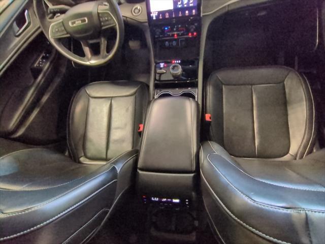 Photo of 2021 Bright White Clearcoat Jeep Grand Cherokee L
