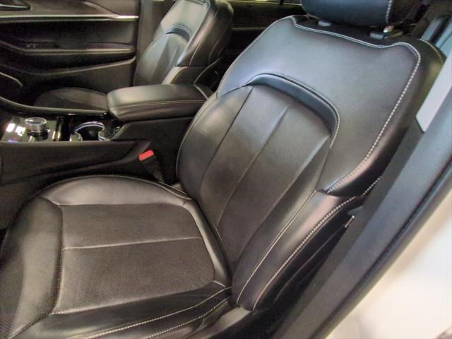 Photo of 2021 Bright White Clearcoat Jeep Grand Cherokee L