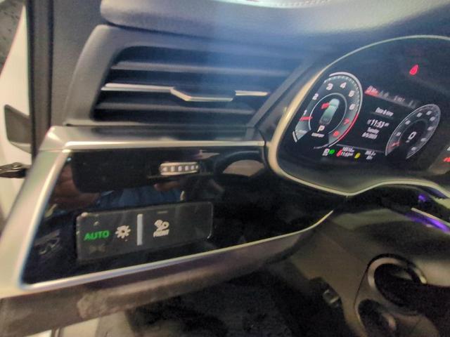 Photo of 2024 Glacier White Metallic Audi Q7