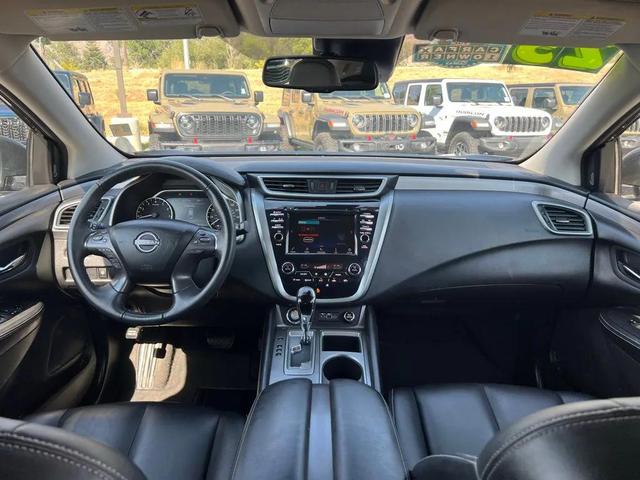 Photo of 2023 Super Black Nissan Murano