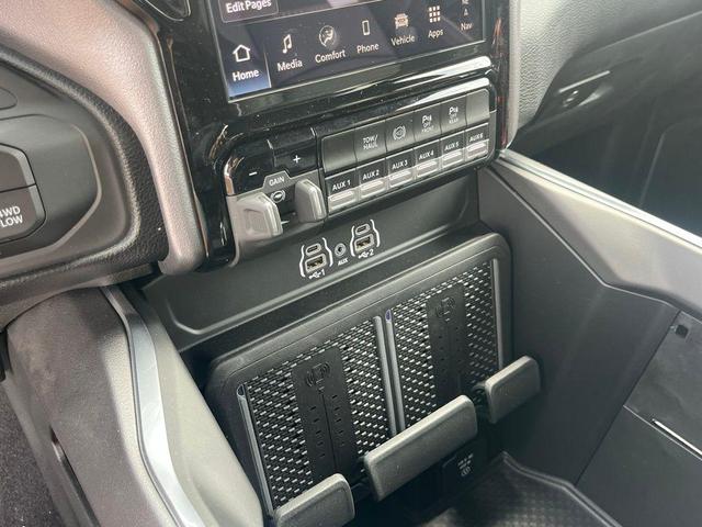 Photo of 2025 Diamond Black Crystal Pearlcoat RAM 2500