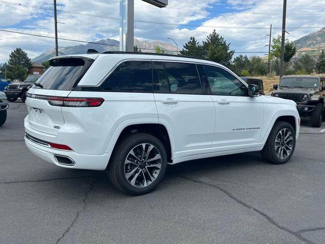 Photo of 2025 Bright White Clearcoat Jeep Grand Cherokee