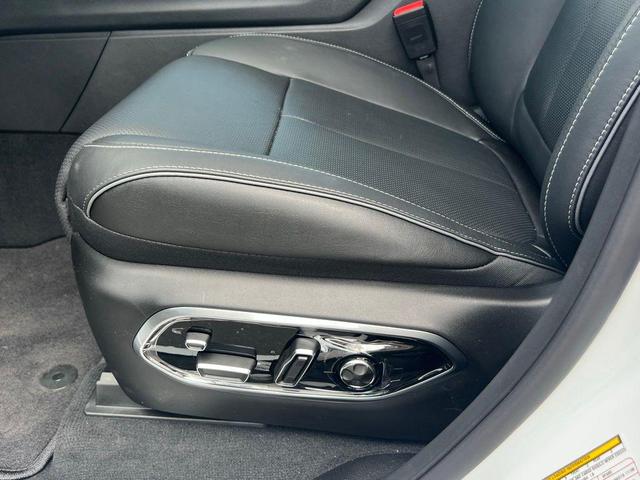 Photo of 2025 Bright White Clearcoat Jeep Grand Cherokee