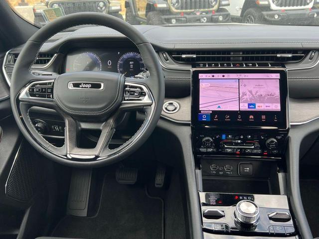 Photo of 2025 Bright White Clearcoat Jeep Grand Cherokee