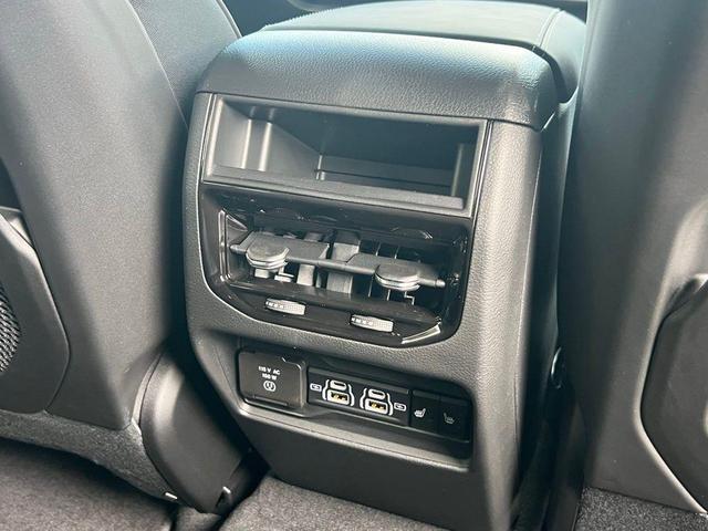 Photo of 2025 Bright White Clearcoat Jeep Grand Cherokee