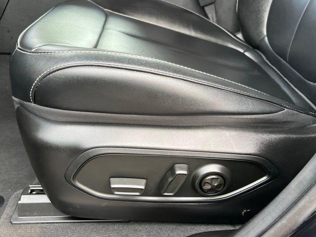 Photo of 2024 Diamond Black Crystal Pearlcoat Jeep Grand Cherokee