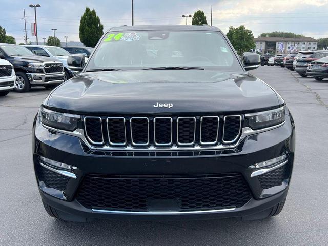 Photo of 2024 Diamond Black Crystal Pearlcoat Jeep Grand Cherokee