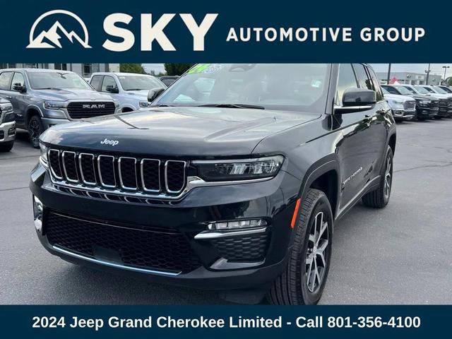 Photo of 2024 Diamond Black Crystal Pearlcoat Jeep Grand Cherokee