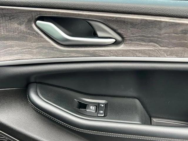 Photo of 2024 Diamond Black Crystal Pearlcoat Jeep Grand Cherokee