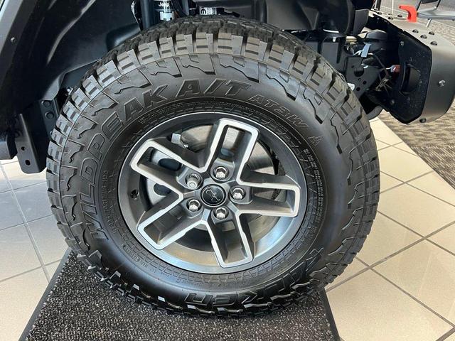 Photo of 2025 Black Clearcoat Jeep Gladiator