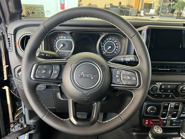 Photo of 2025 Black Clearcoat Jeep Gladiator