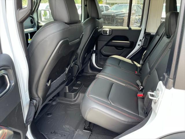 Photo of 2025 Bright White Clearcoat Jeep Wrangler