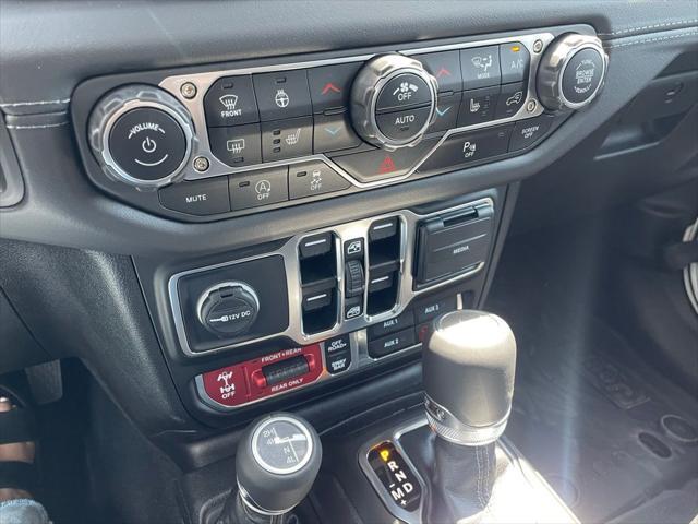 Photo of 2025 Bright White Clearcoat Jeep Wrangler