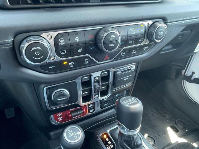 Photo of 2025 Bright White Clearcoat Jeep Wrangler