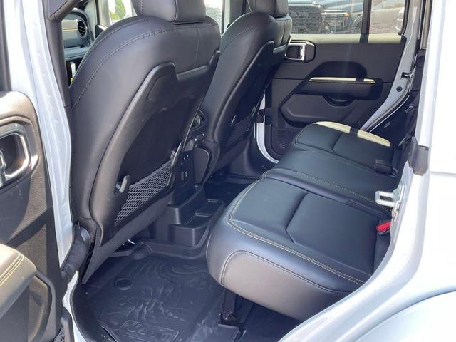 Photo of 2025 Bright White Clearcoat Jeep Wrangler