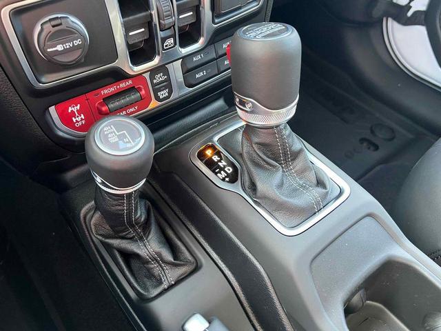 Photo of 2025 Bright White Clearcoat Jeep Wrangler