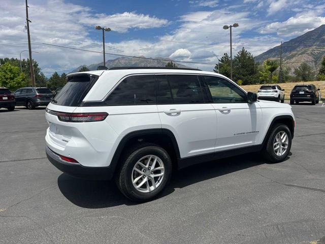 Photo of 2025 Bright White Clearcoat Jeep Grand Cherokee