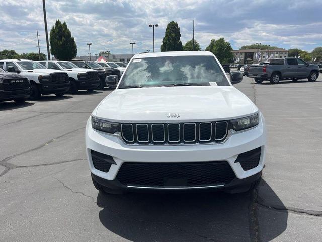 Photo of 2025 Bright White Clearcoat Jeep Grand Cherokee