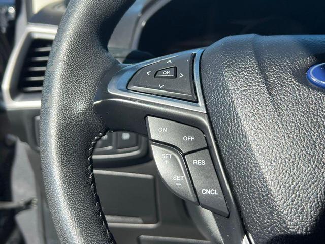 Photo of 2022 Gray Metallic Ford Edge