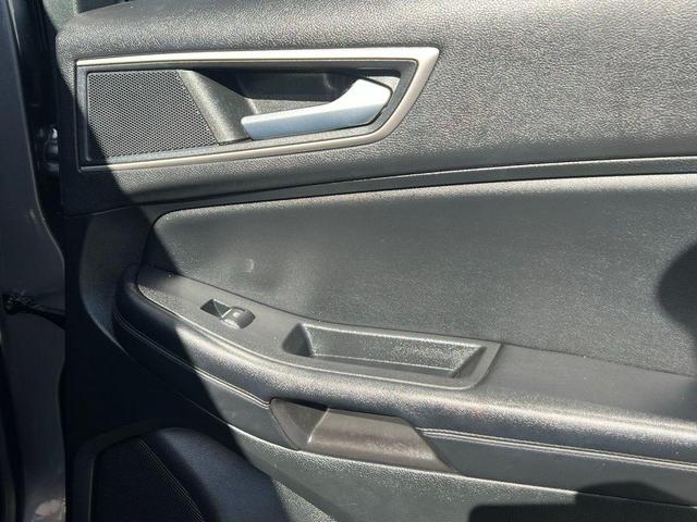 Photo of 2022 Gray Metallic Ford Edge