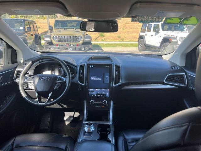 Photo of 2022 Gray Metallic Ford Edge
