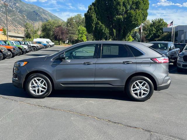 Photo of 2022 Gray Metallic Ford Edge
