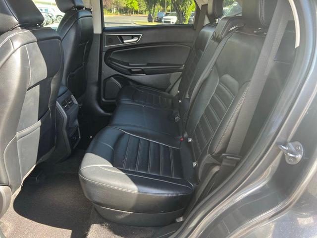 Photo of 2022 Gray Metallic Ford Edge