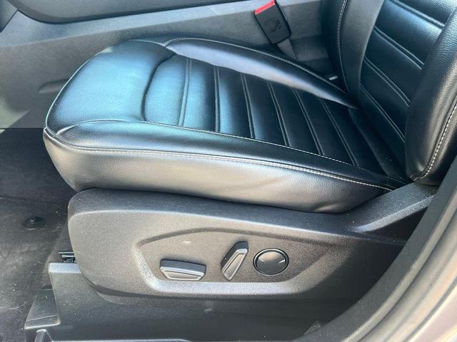 Photo of 2022 Gray Metallic Ford Edge