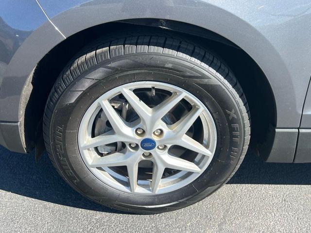 Photo of 2022 Gray Metallic Ford Edge