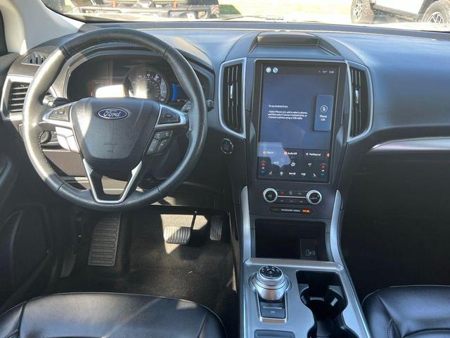 Photo of 2022 Gray Metallic Ford Edge