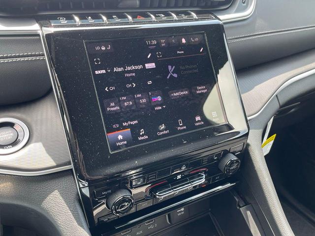 Photo of 2025 Diamond Black Crystal Pearlcoat Jeep Grand Cherokee