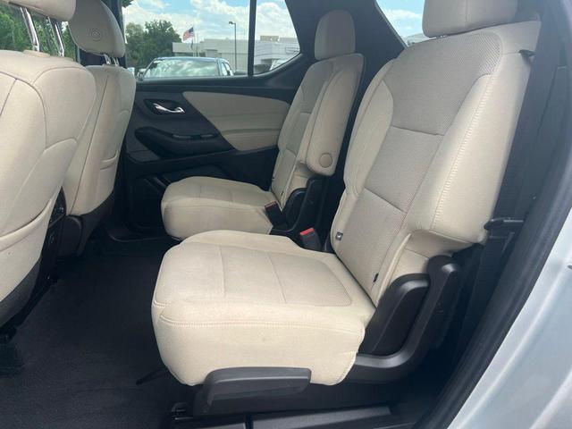 Photo of 2022 Silver Ice Metallic Chevrolet Traverse