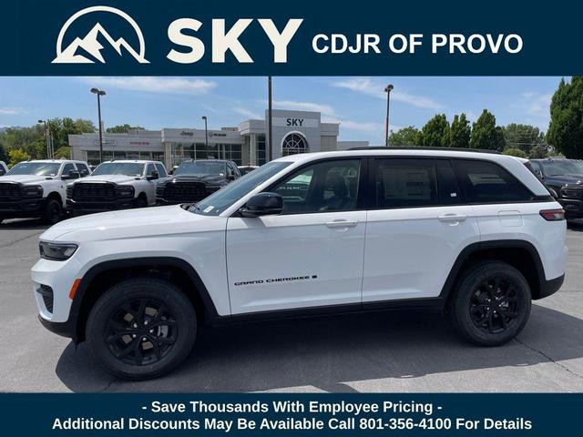 Photo of 2025 Bright White Clearcoat Jeep Grand Cherokee