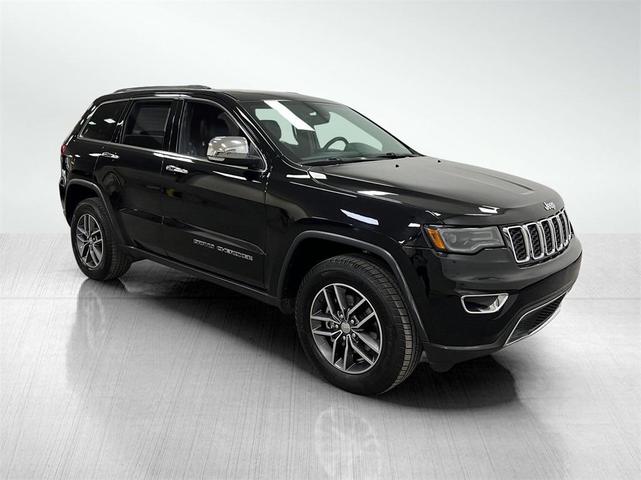 Photo of 2018 Diamond Black Crystal Pearlcoat Jeep Grand Cherokee