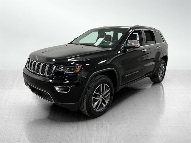 Photo of 2018 Diamond Black Crystal Pearlcoat Jeep Grand Cherokee