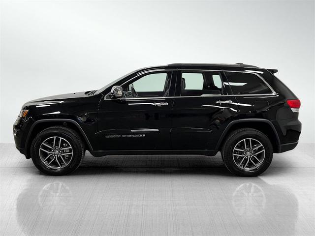 Photo of 2018 Diamond Black Crystal Pearlcoat Jeep Grand Cherokee