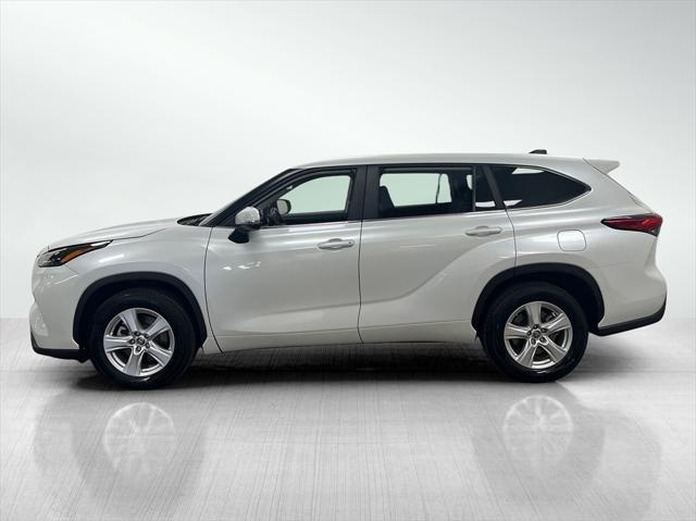 Photo of 2023 Wind Chill Pearl Toyota Highlander