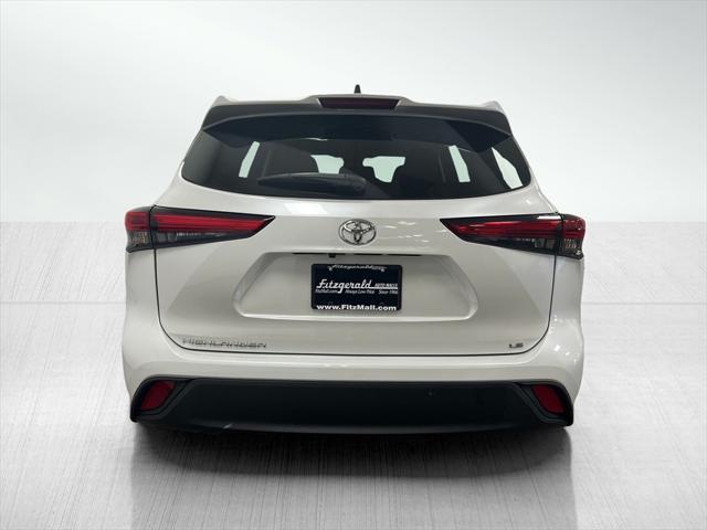 Photo of 2023 Wind Chill Pearl Toyota Highlander