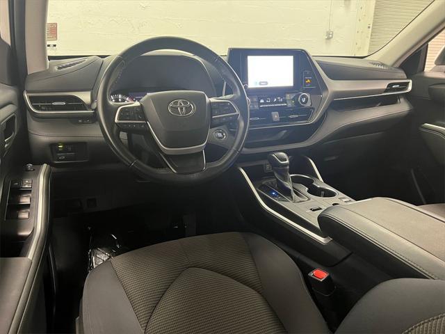 Photo of 2023 Wind Chill Pearl Toyota Highlander