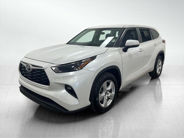 Photo of 2023 Wind Chill Pearl Toyota Highlander