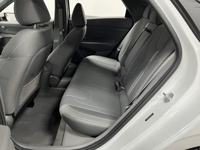 Photo of 2022 Quartz White Hyundai ELANTRA