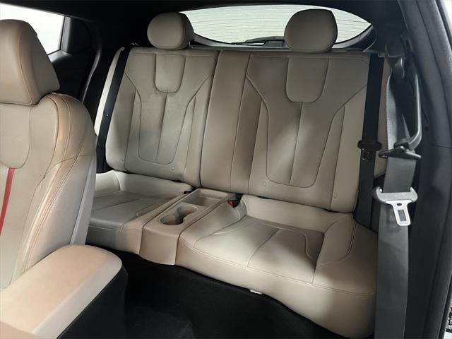 Photo of 2019 Chalk White w/Black Roof Hyundai Veloster