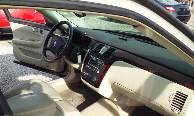 Photo of 2009 Gold Cadillac DTS