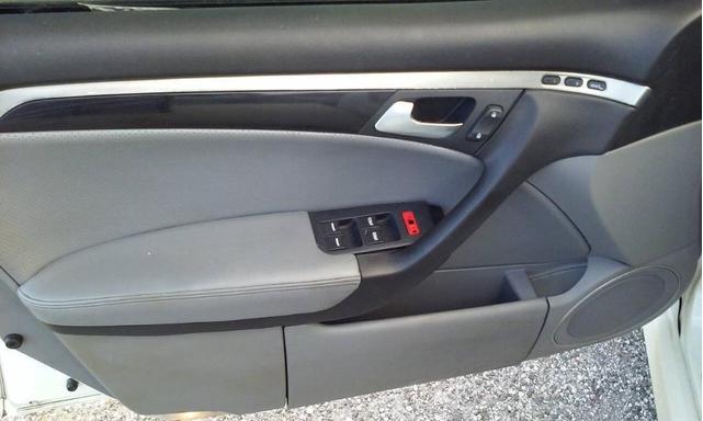 Photo of 2004 White Acura TL