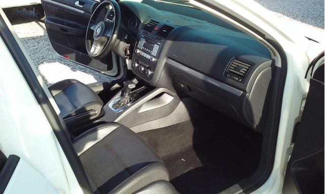 Photo of 2010 White Volkswagen Jetta