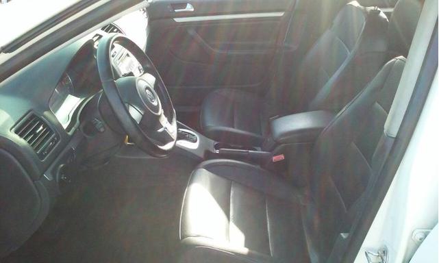 Photo of 2010 White Volkswagen Jetta