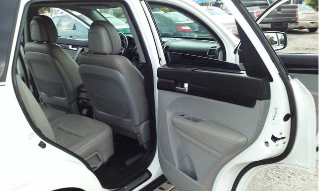 Photo of 2014 White Kia Sorento