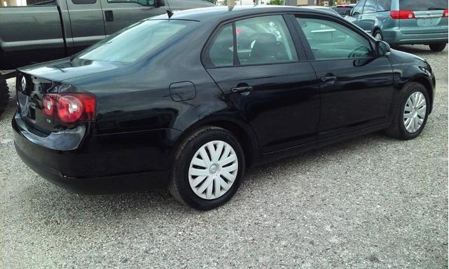 Photo of 2010 Black Volkswagen Jetta